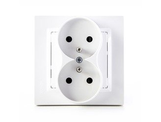 Simon 10 | Fehér | Dupla aljzat / u, teljes kerettel, Kontakt Simon